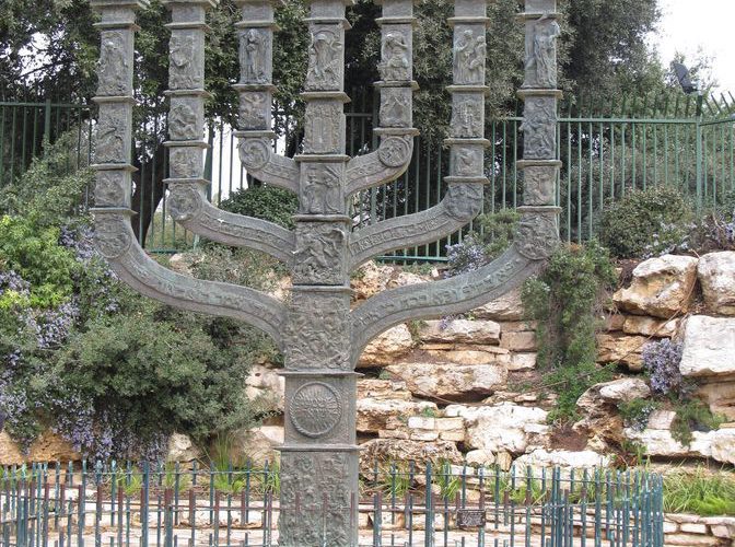 Menora naprzeciw Knesetu, Izrael