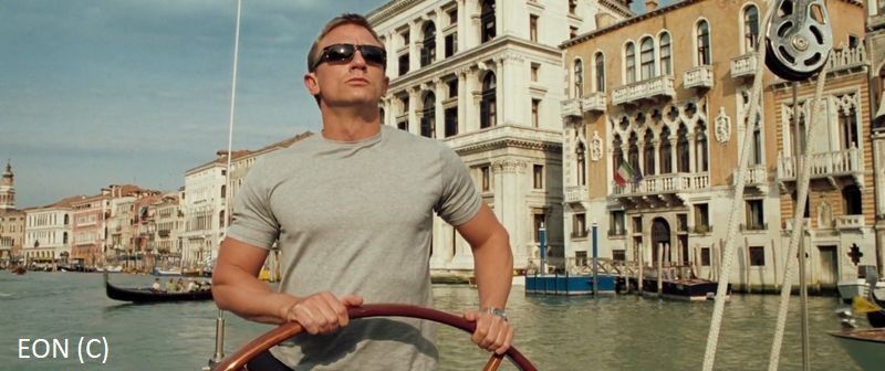 „Casino Royale”, czyli James Bond 007 (Daniel Craig) wpływający do Wenecji przez Wielki Kanał