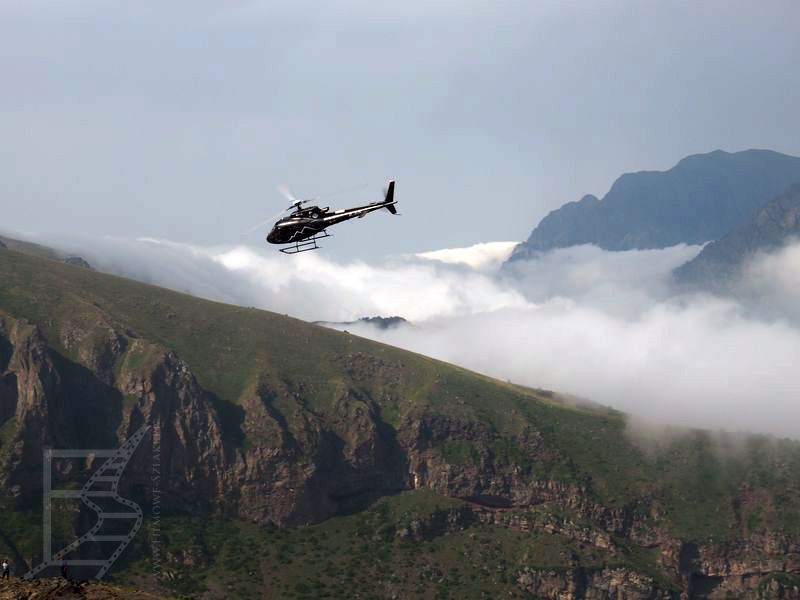 Widok z Cminda Sameba (okolice wioski Kazbegi)