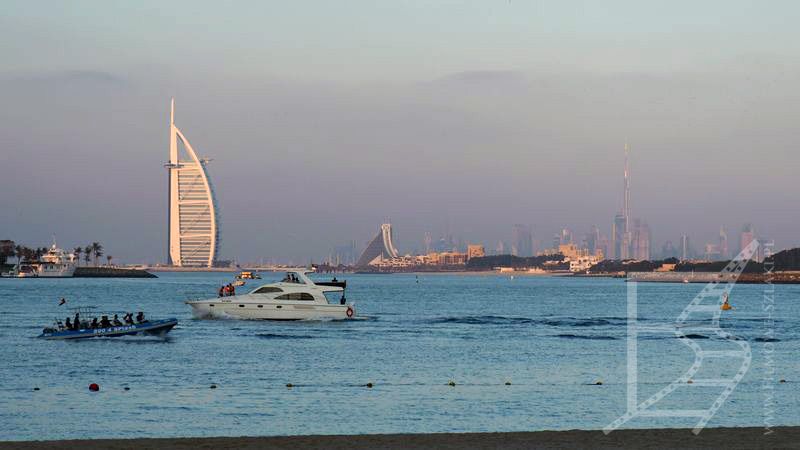 Burj Al Arab z plaży (Dubaj)