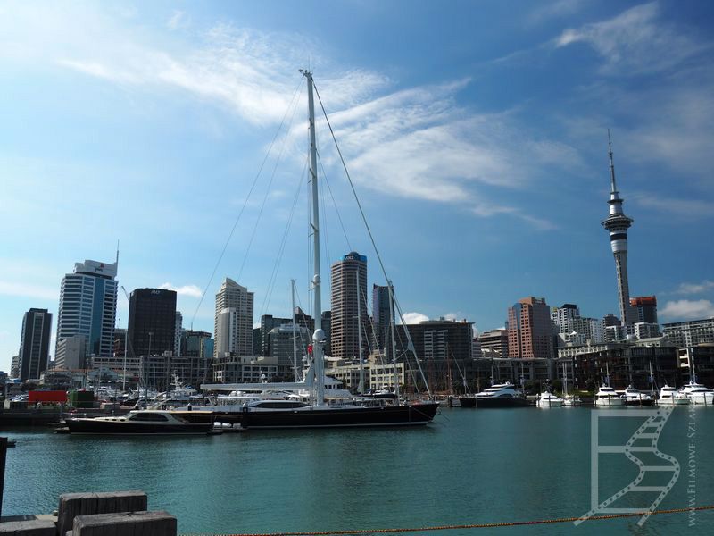 Widok na centrum Auckland z portu