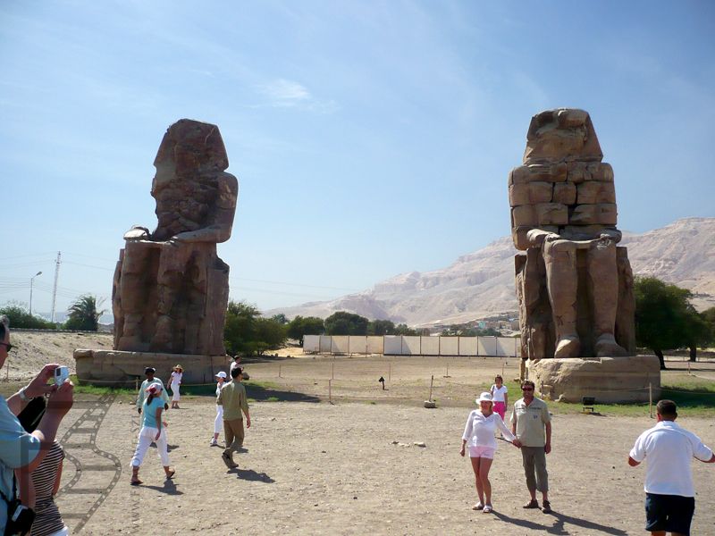 Kolosy Memnona, Luksor