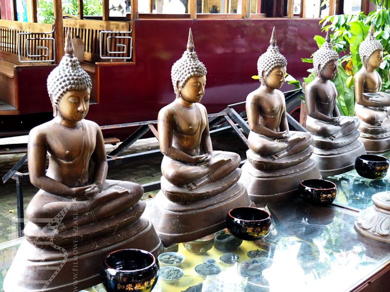 Posągi Buddy w Gangaramaya