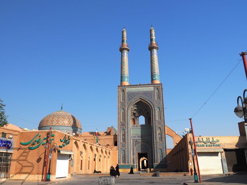 Meczet Piątkowy z charakterystycznymi minaretami (ich kształt został skopiowany w kilku innych meczetach)