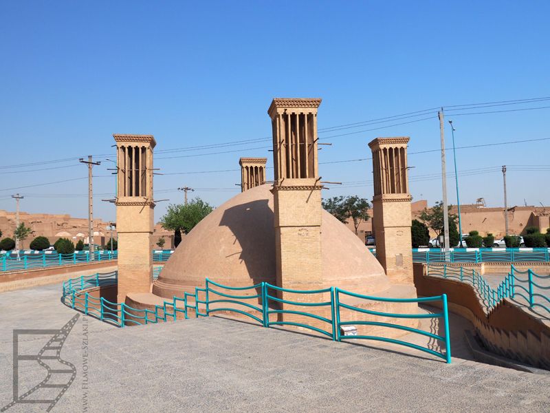 Ab abnars, cysterny na wodę z wiatrołapami (Yazd, Iran)