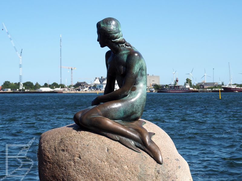 Kopenhaga dla wielu kojarzy się z Małą Syrenką. Ale jej pomnik, choć przyciąga tłumy jest stosunkowo niewielki