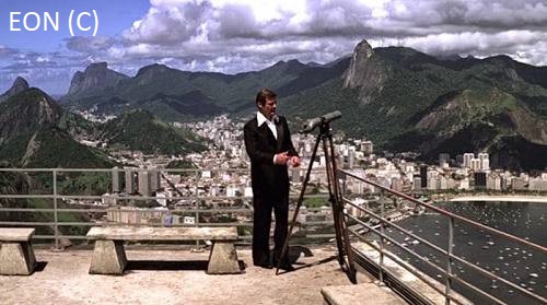 „Moonraker” i James Bond spoglądający na Rio De Janeiro z Morro da Urca