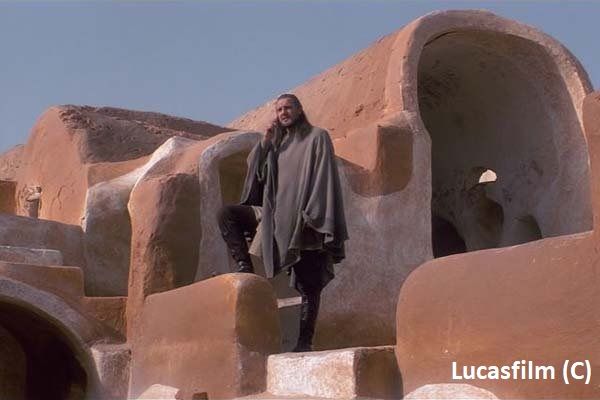 Ksar Hadada, czyli kwatery niewolników, dom Shmi i Anakina w Mos Espa na Tatooine („Gwiezdne Wojny Część I Mroczne Widmo”).