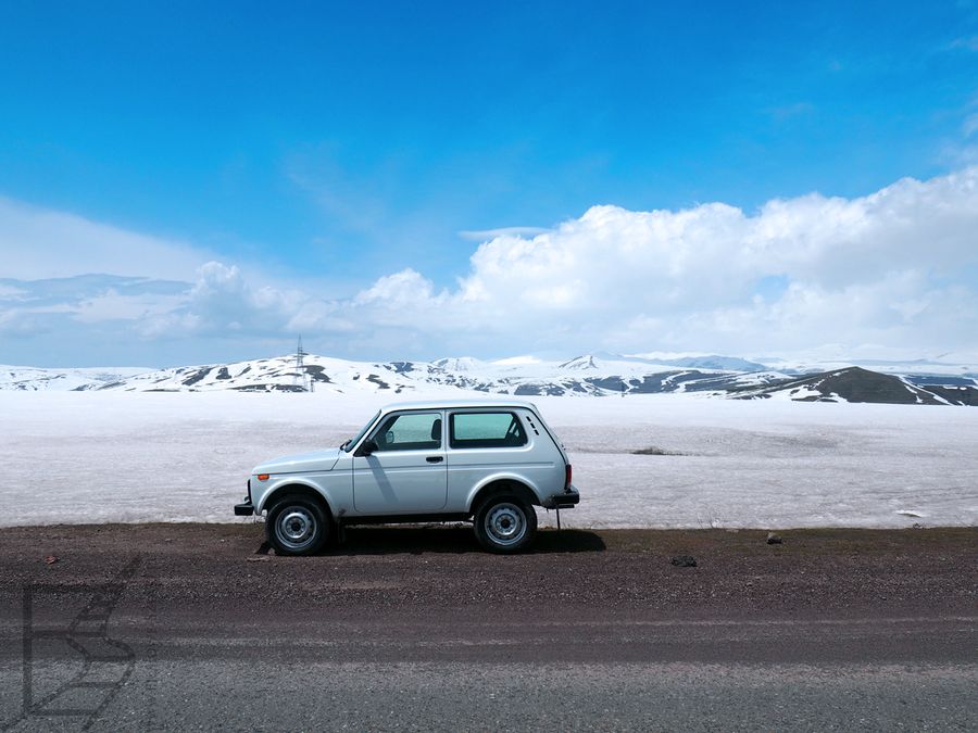 Lada Niva 4x4, czyli nasz transport przez przełęcz Sulema