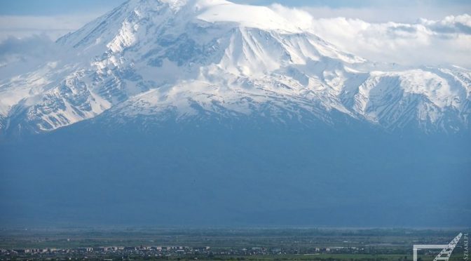 Widok na Erywań i Ararat