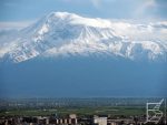 Widok na Erywań i Ararat