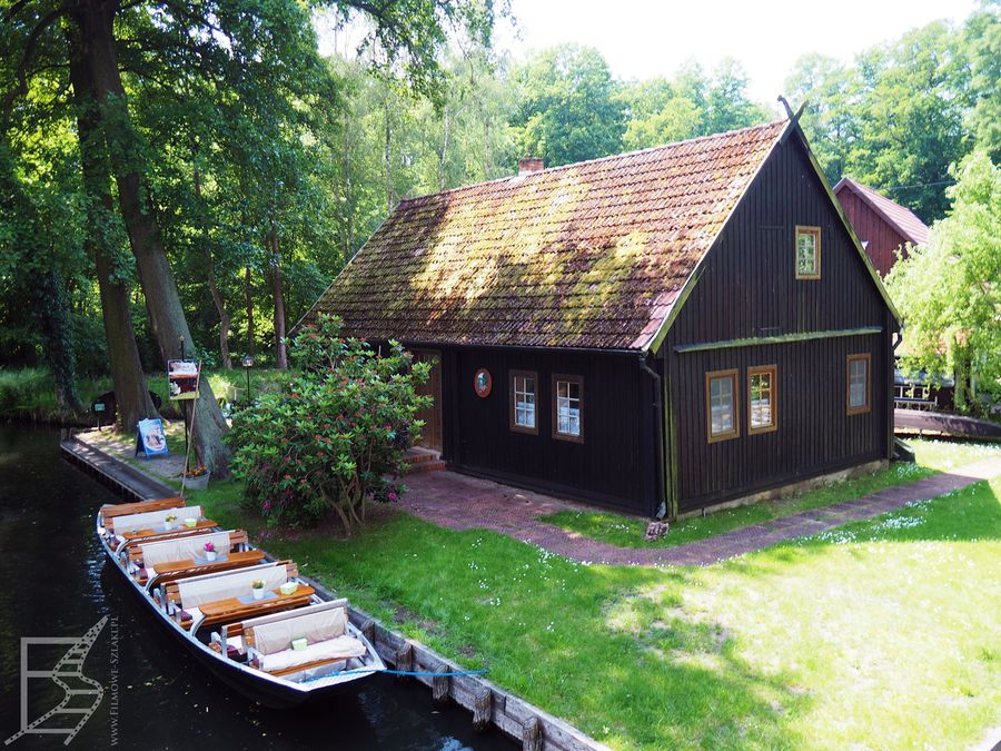 Pomijając skansen jest tu sporo tradycyjnych domostw (Spreewald)