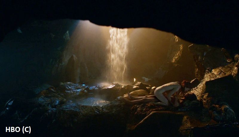 Scenę miłosnych uniesień Ygritte i Jona Snowa w „Grze o tron” kręcono w jaskini Grjótagjá (okolice Myvatn)