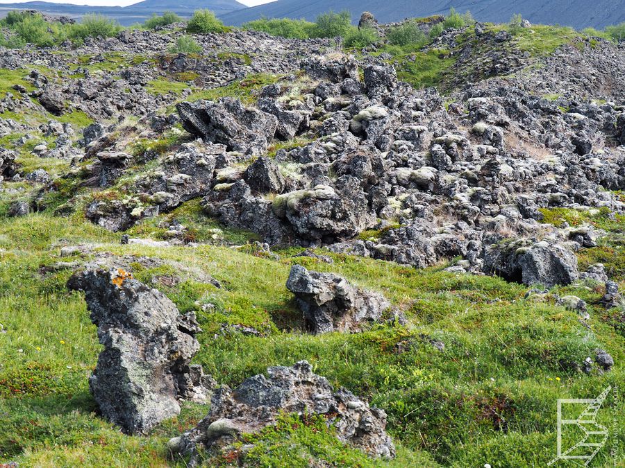 Skalne pozostałości po wulkanach w okolicy Mývatn 