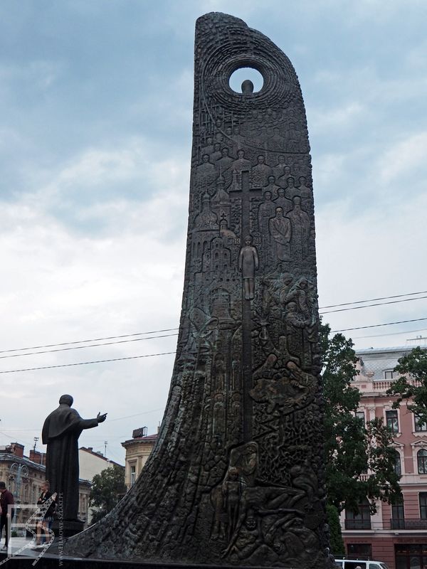 Pomnik Tarasa Szewczenki, działacza narodowego z XIX wieku (Lwów)
