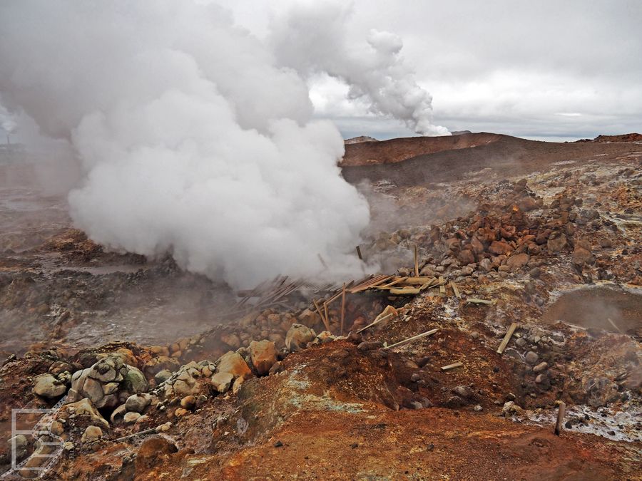 Źródła geotermalne Gunnuhver to ciekawe zjawisko geologiczne