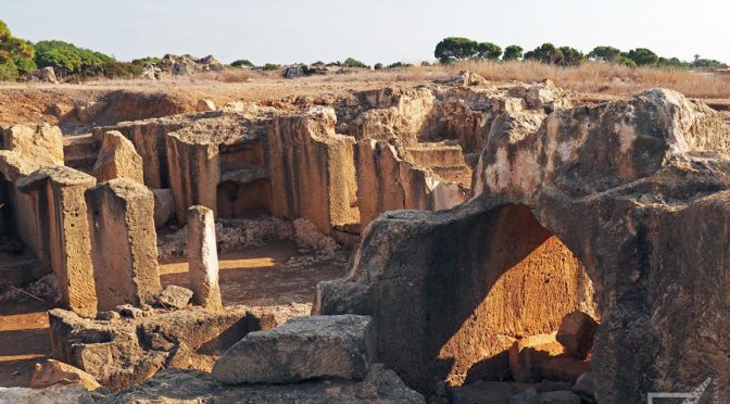 Pafos, Królewskie Grobowce, zwiedzanie zabytków i okolicy