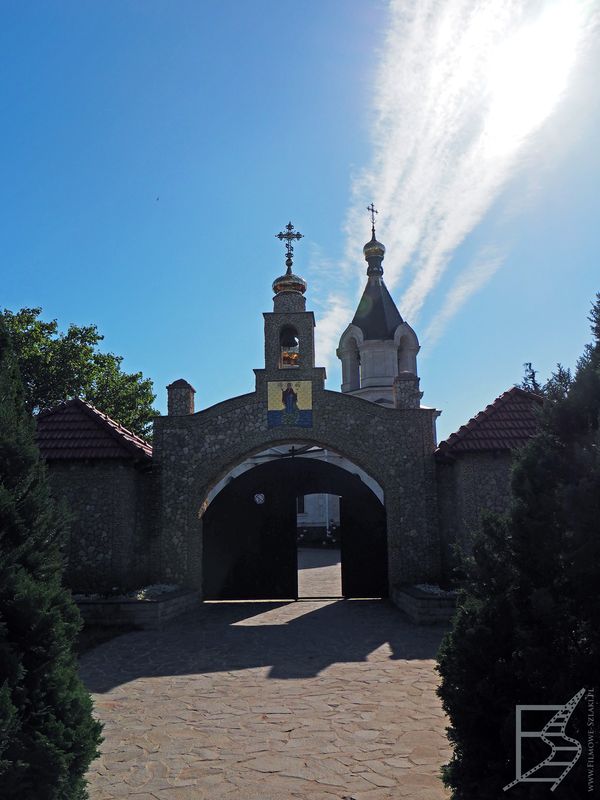 Stary Orgiejów - wejście do cerkwi