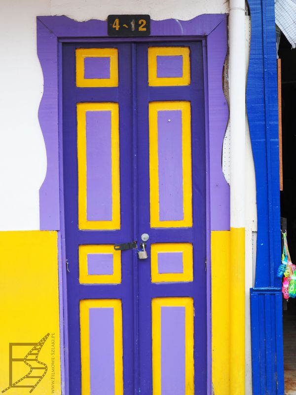 Kolorowe drzwi, kolejny z symboli kolonialnej Kolumbii, który łatwo znaleźć w Salento