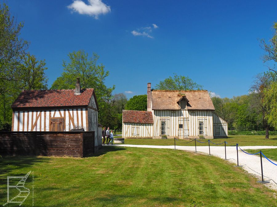 Hameau du Château de Chantilly, czyli urokliwa wioska zbudowana w ogrodach
