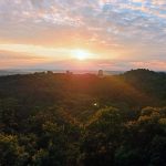 Wschód słońca w Tikal (Gwatemala)