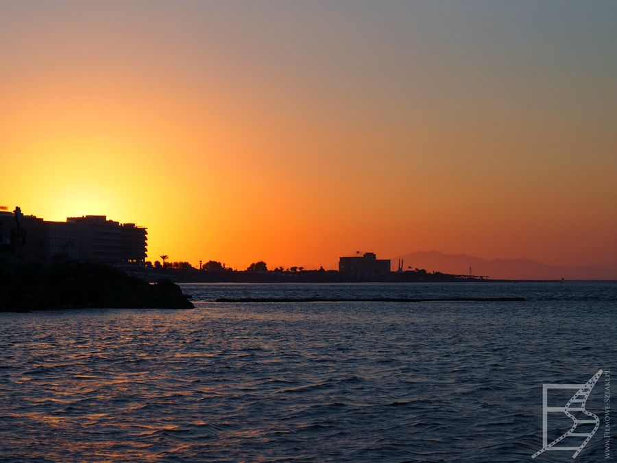Zachód słońca w mieście Rodos