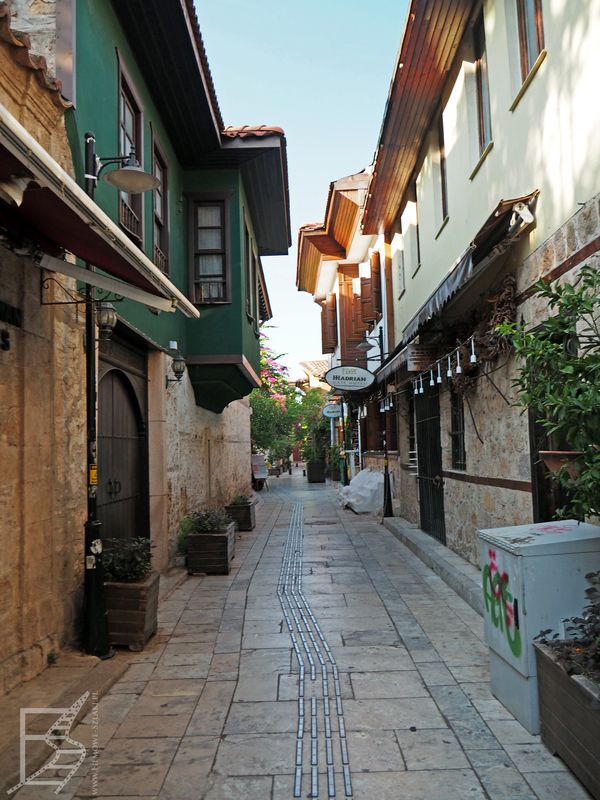 Stare miasto w Antalyi jest w niektórych miejscach bardzo ładnie odrestaurowane