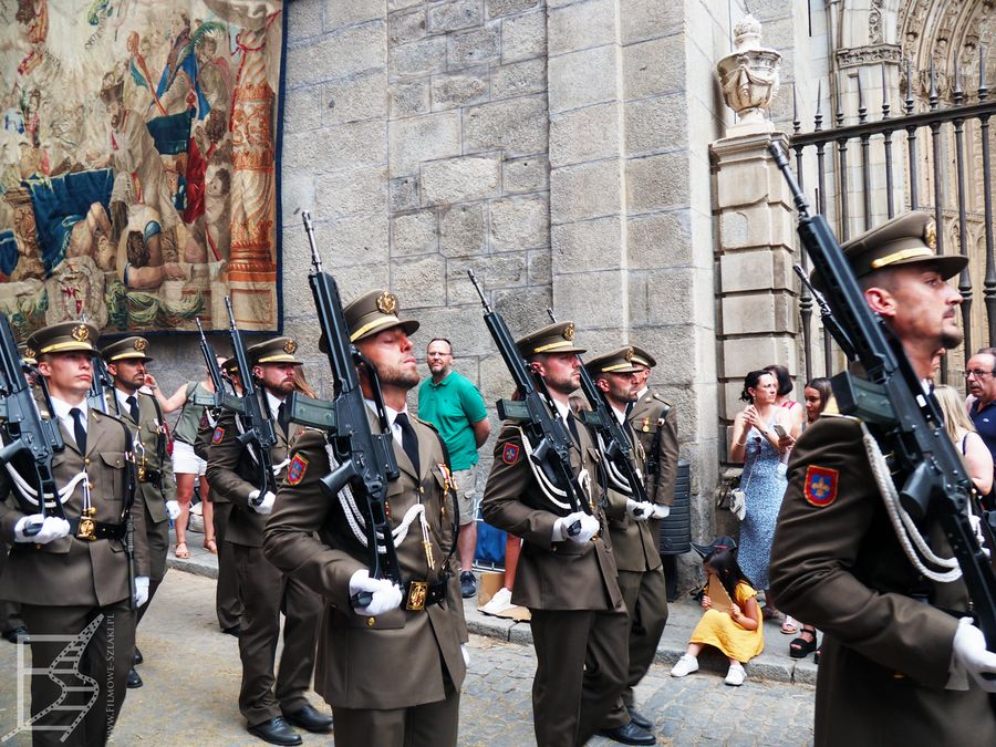 Boże Ciało w Toledo, żołnierze w procesji
