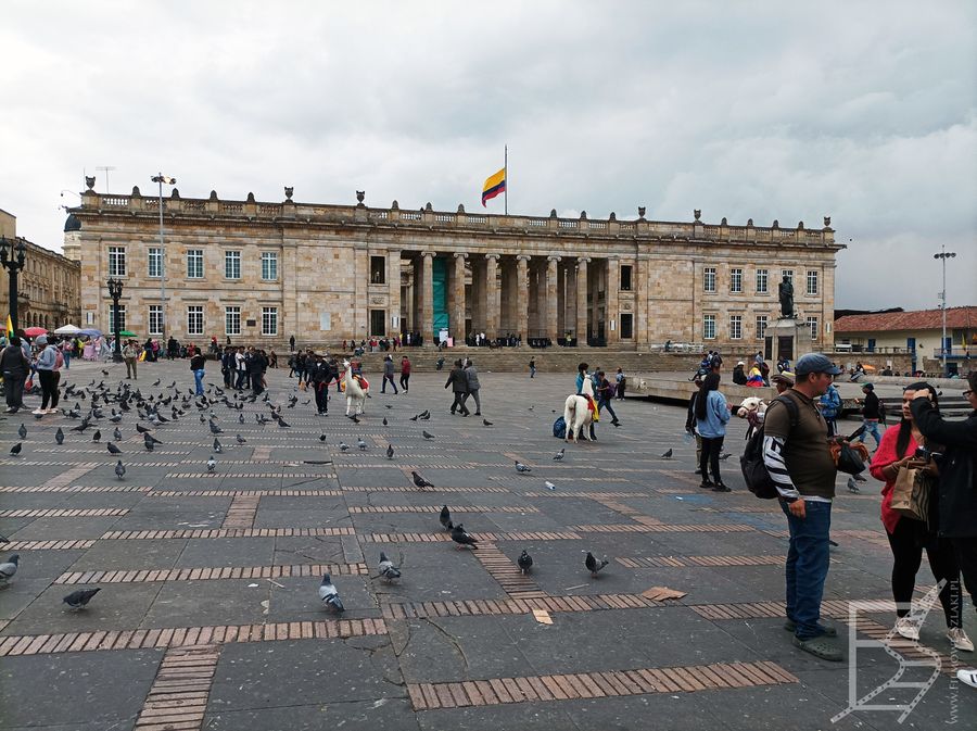 Siedziba Kongresu i plac Bolivara (Bogota, Kolumbia)