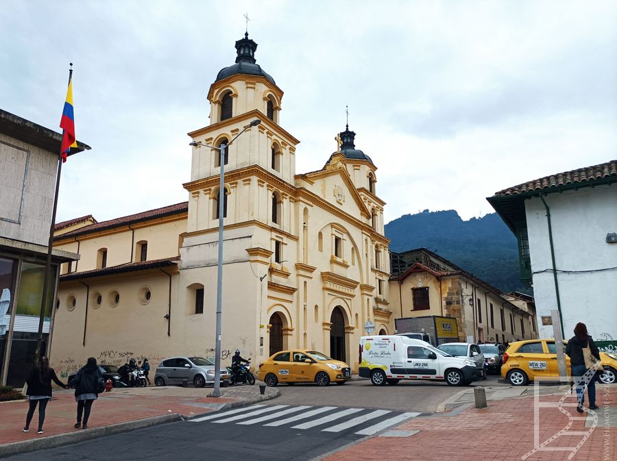 Kościół Naszej Pani z Candelarii (to miejscowość na Teneryfie, Iglesia de Nuestra Señora de la Candelaria) w centrum Bogoty