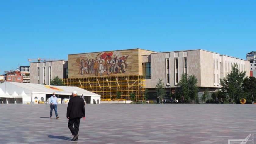 Tirana, Plac Skanderbega