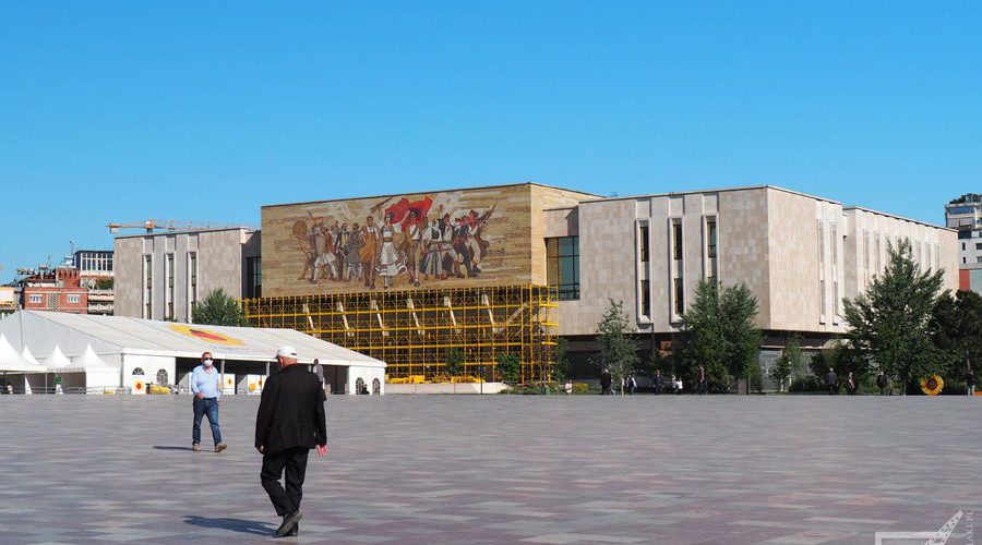 Tirana, Plac Skanderbega