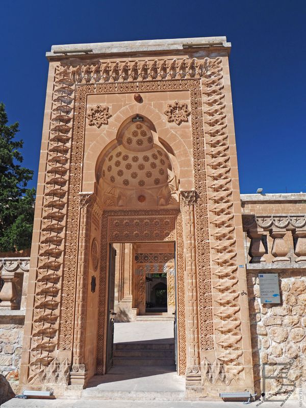 Wejście do meczetu Erkulu