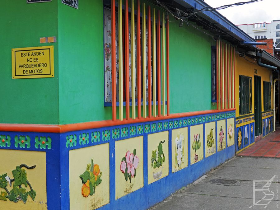 Domy w miejscowości Guatape ozdabia się zócalos.
