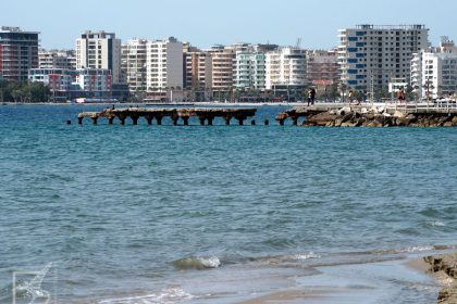 Wlora, plaża i bulwar nad Adriatykiem
