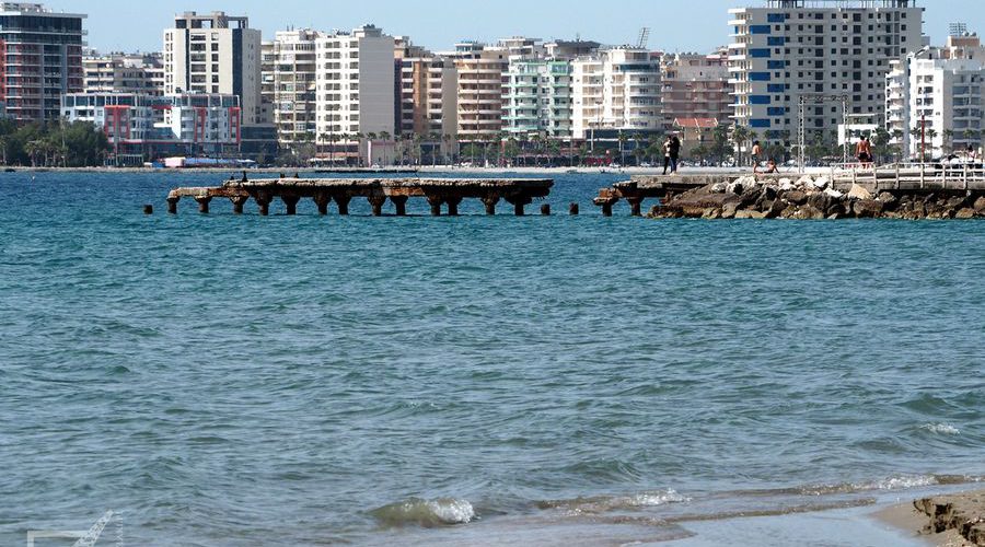 Wlora, plaża i bulwar nad Adriatykiem