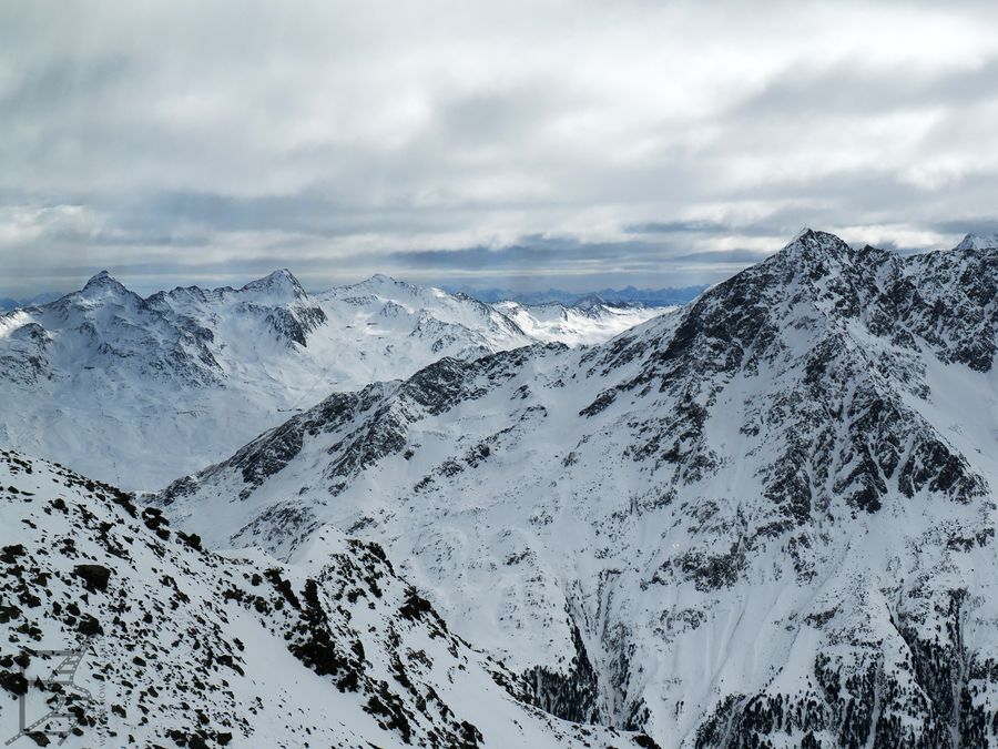 Z wierzchołka Gaislachkogel rozciąga się wspaniały widok na Alpy
