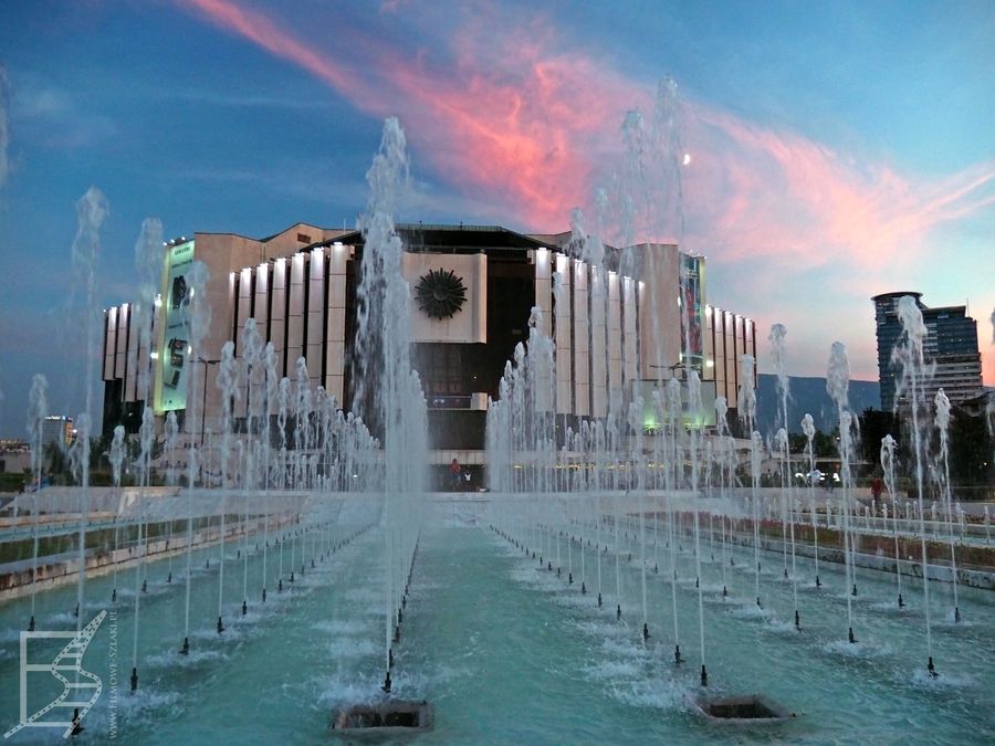 Park Fontann i Narodowy Pałac Kultury w Sofii