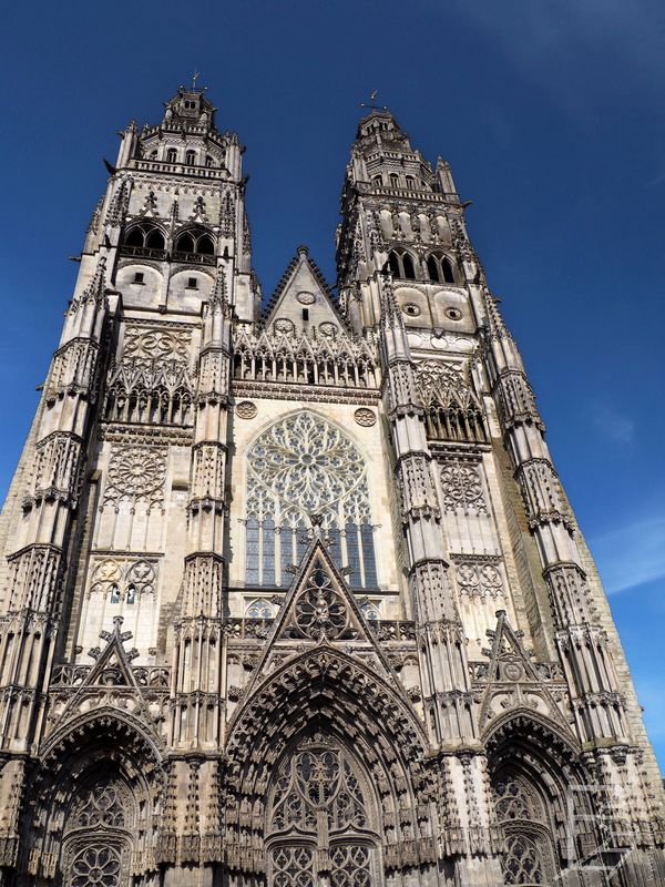 Katedra św. Gatianusa to piękny przykład francuskiego gotyku