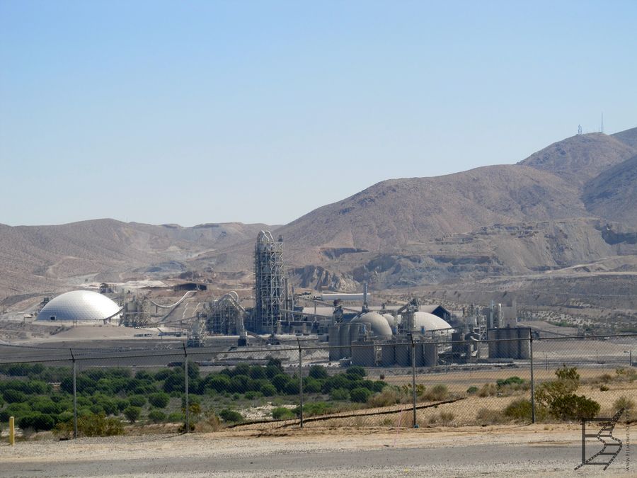 Prócz parków narodowych na pustyni Mojave (Mohave) znajdują się też różne zakłady przemysłowe