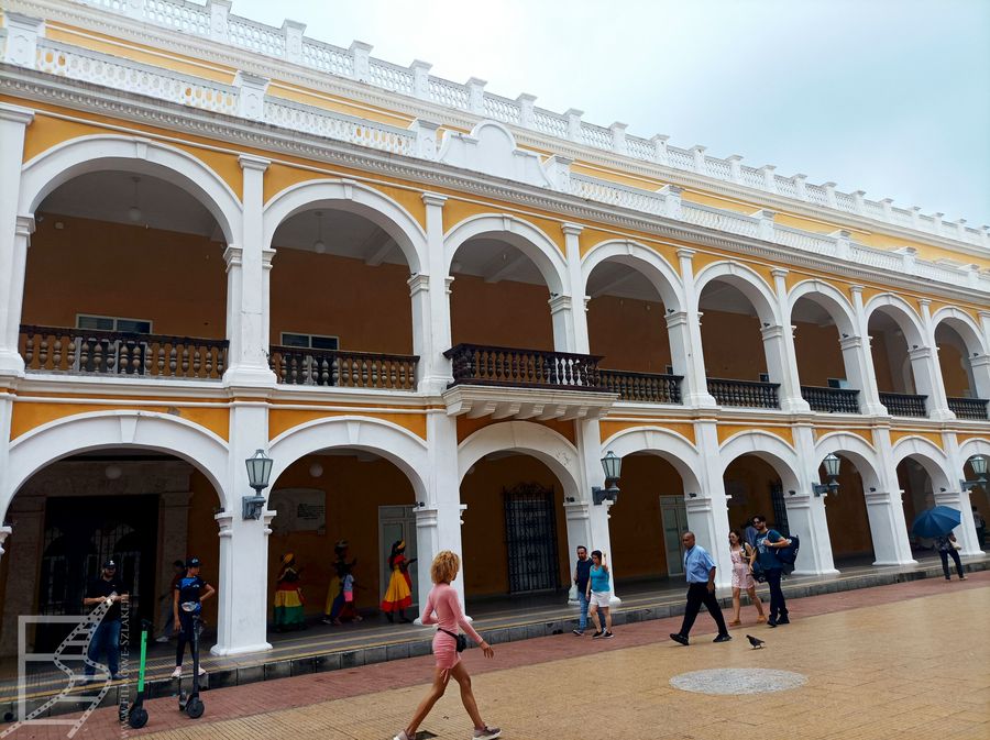 Kolonialna zabudowa w Cartagena de Indias