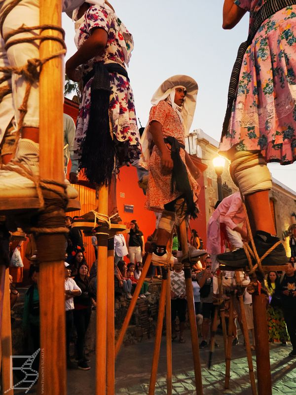 Oaxaca ma długą tradycję parad z okazji Dia de los Muertos