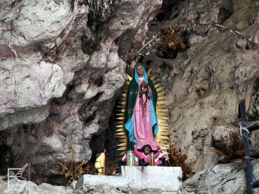 Jaskinia i podobizna Matki Bożej z Guadelupe