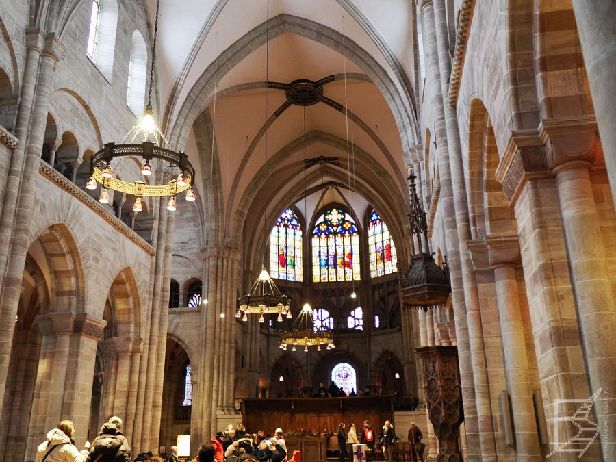 Wnętrza katedry (Bazylea, Szwajcaria)