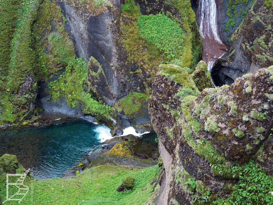Dzięki teledyskowi, kanion Fjaðrárgljúfur zyskał na popularności, ale sam w sobie jest bardzo ciekawym miejscem do zobaczenia