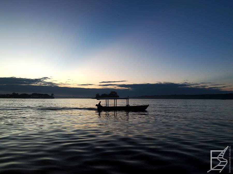 Jezioro Petén Itzá o zachodzie słońca
