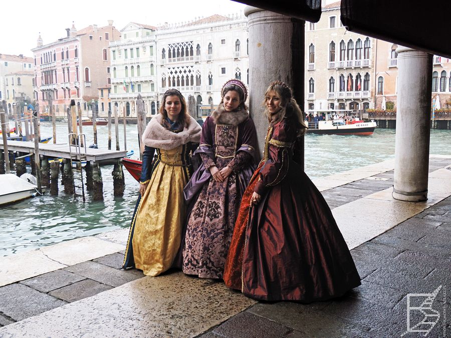 Karnawał w Wenecji, to idealne miejsce i czas dla amatorów fotografii, można łączyć tu zdjęcia pozowane z zabytkami w tle