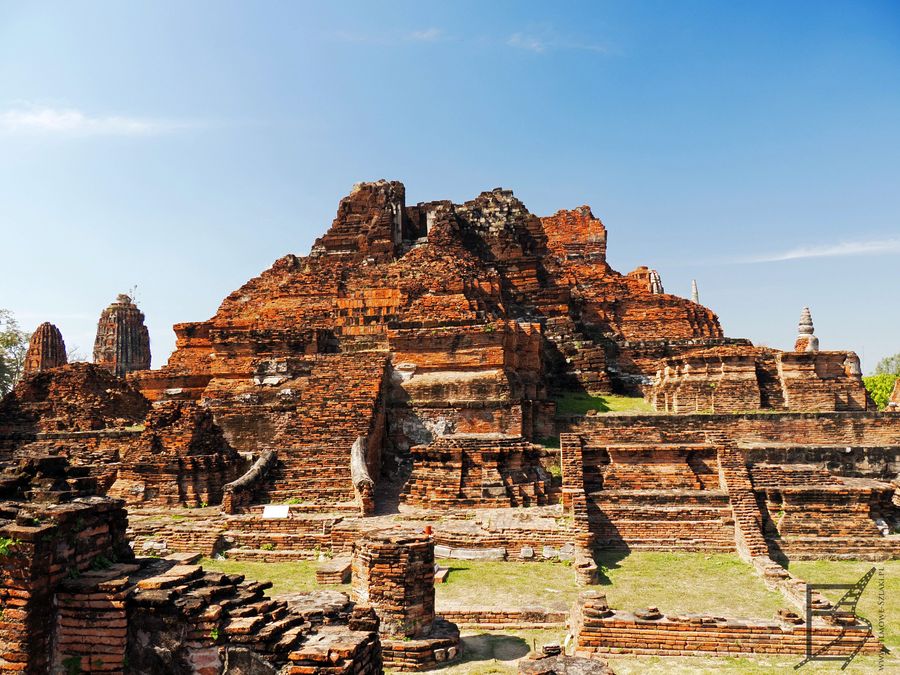 Ruiny w Wat Mahathat (Wat Maha That) (Ayutthaya, Tajlandia)