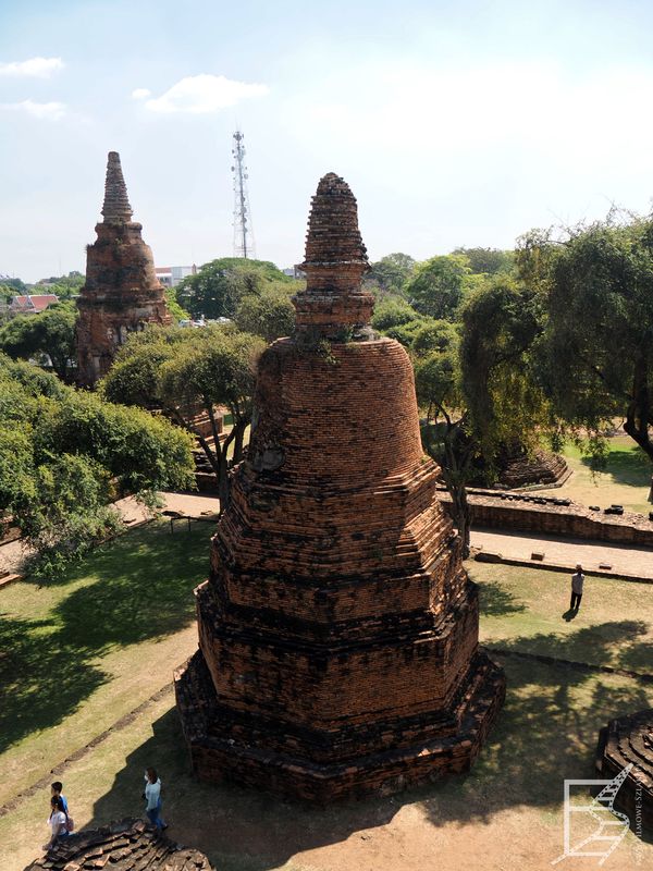 Stupy w Wat Ratchaburana (Ayuttjhaya)