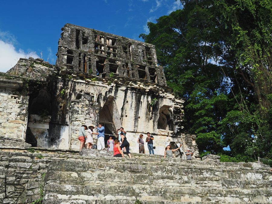 Piramidy górują nad Palenque